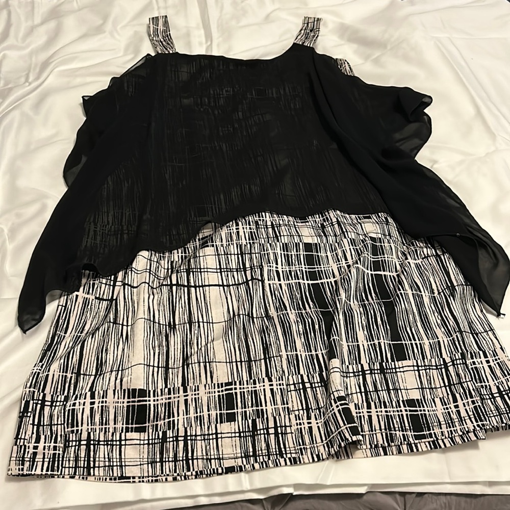 Black and white bodycon dress